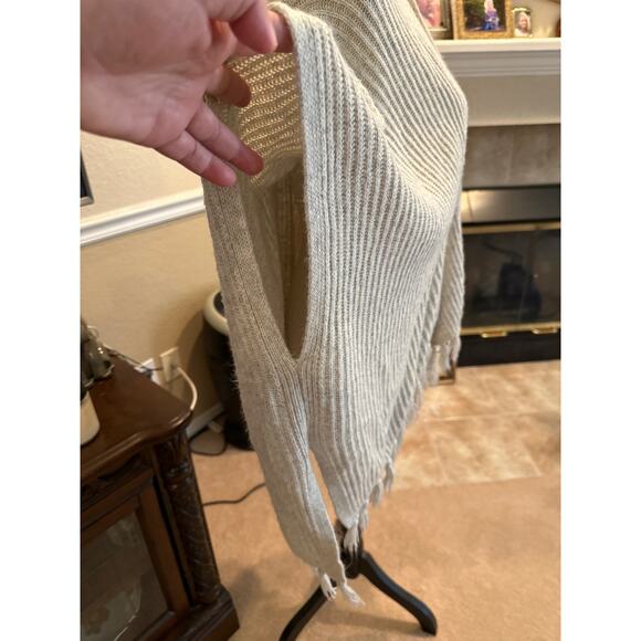 Women’s American Eagle Open Poncho Sweater. one Size Fits All Cabincore - Picture 2 of 3